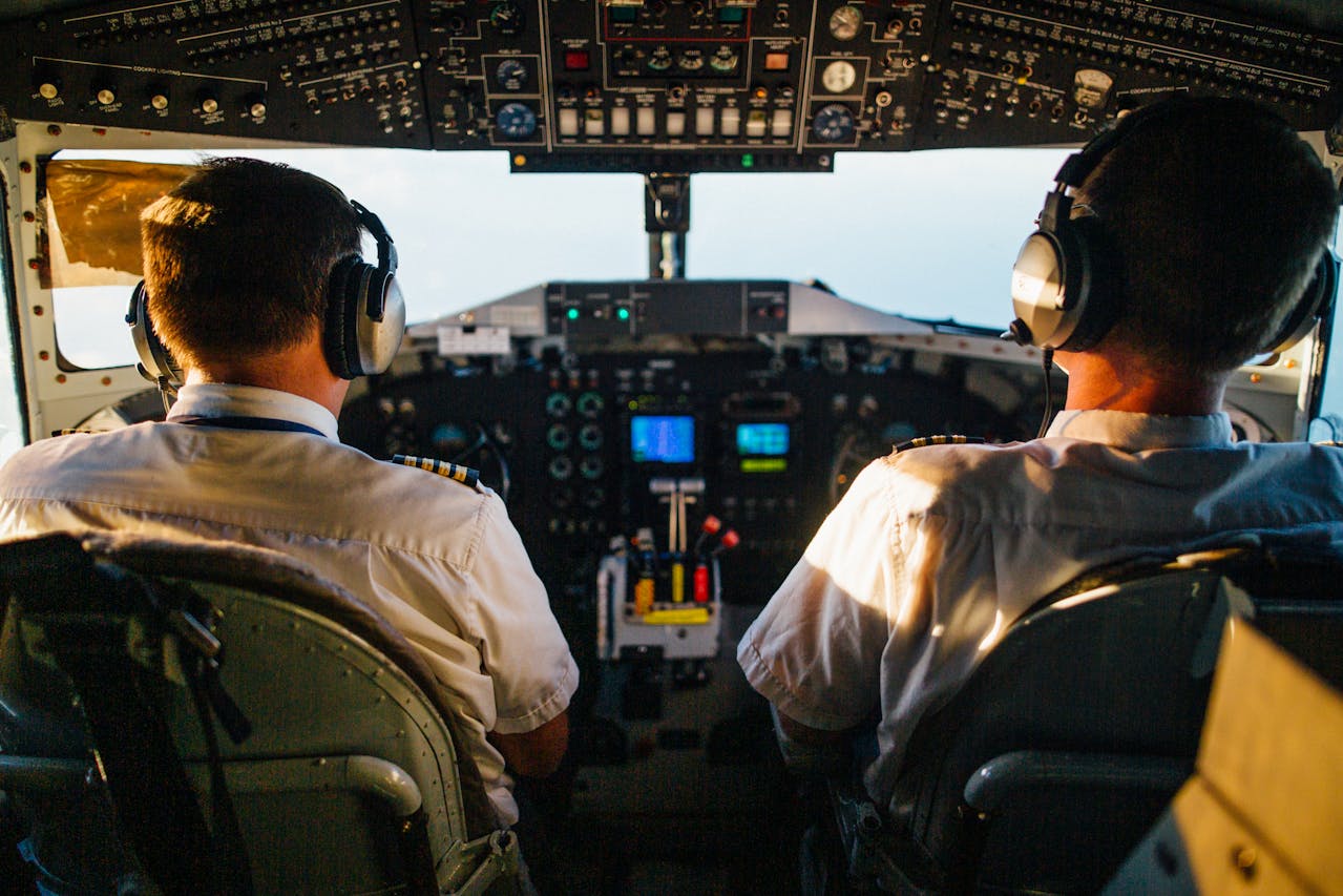 Photo by Kelly : https://www.pexels.com/photo/two-pilots-flying-an-airplane-2898316/